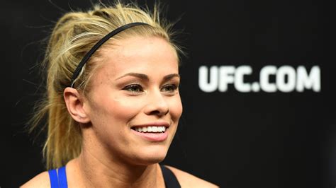 Paige VanZant Causes A Stir In Special Apron On。